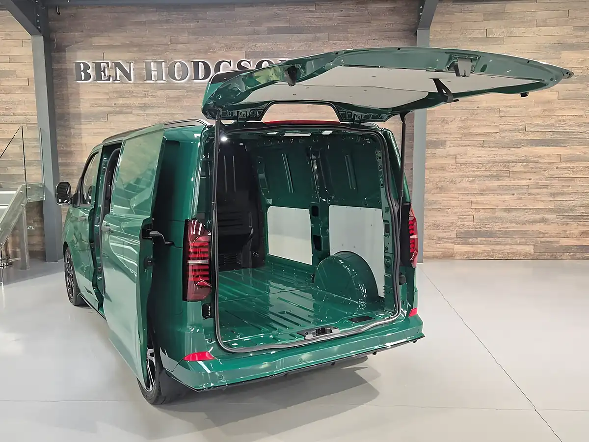 Used 2026 Volkswagen Transporter Sportline 75 Green - Interior and Exterior details 10