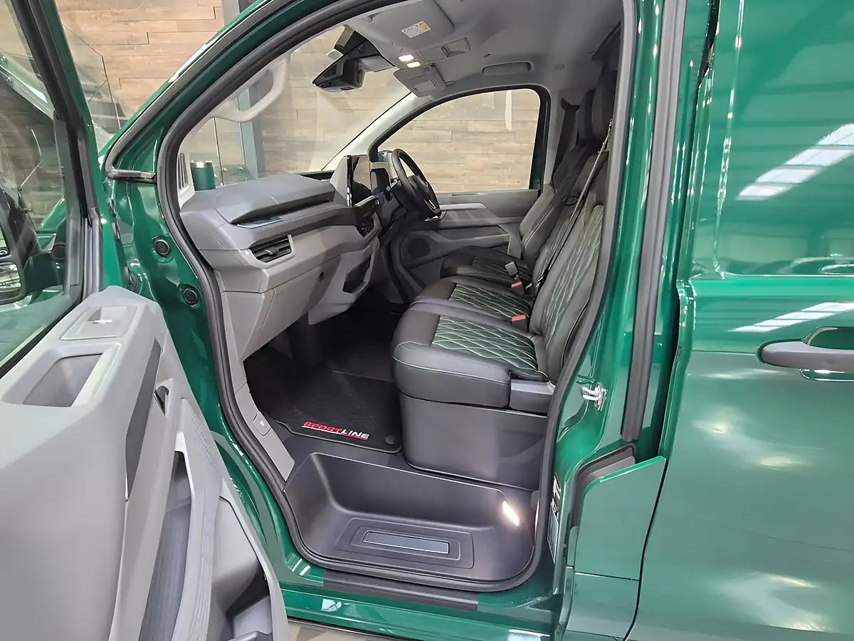Used 2026 Volkswagen Transporter Sportline 75 Green - Interior and Exterior details 11