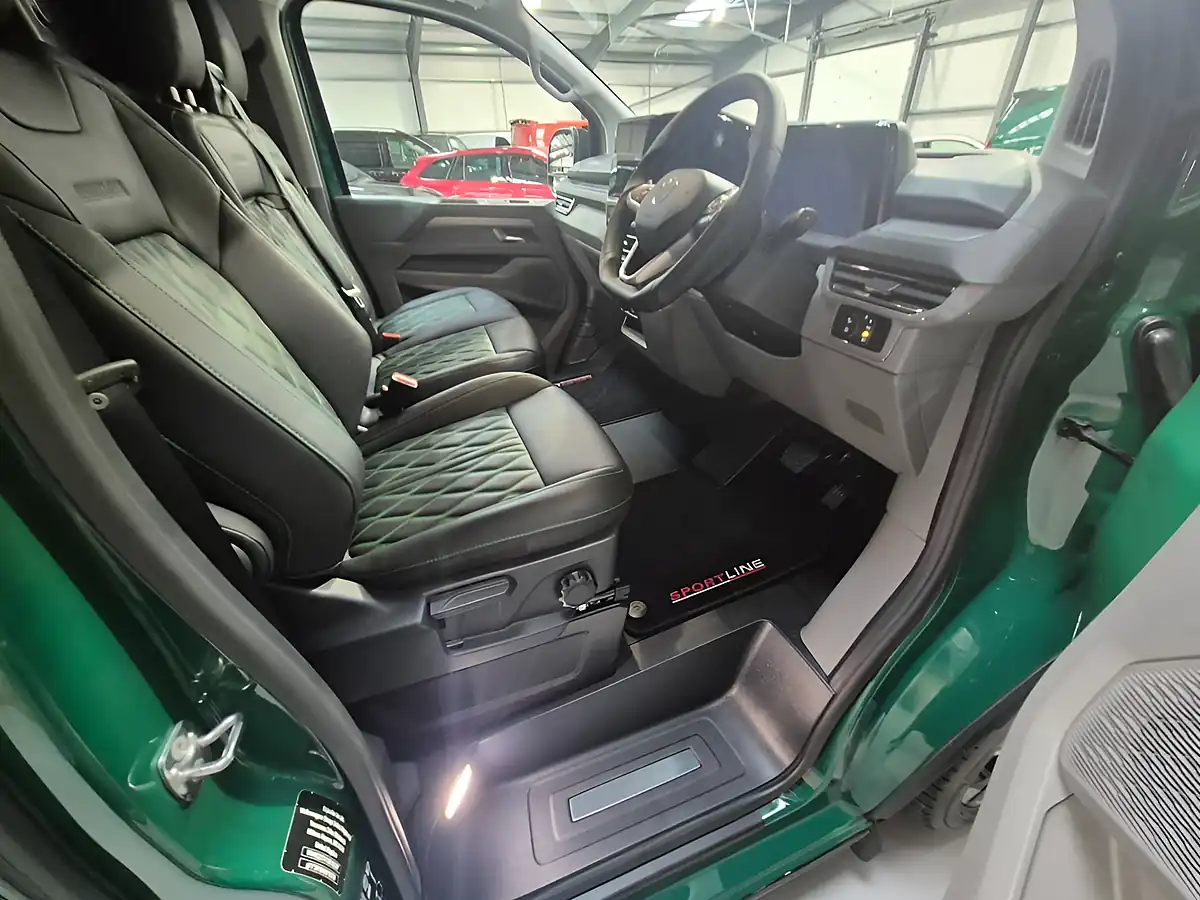 Used 2026 Volkswagen Transporter Sportline 75 Green - Interior and Exterior details 15