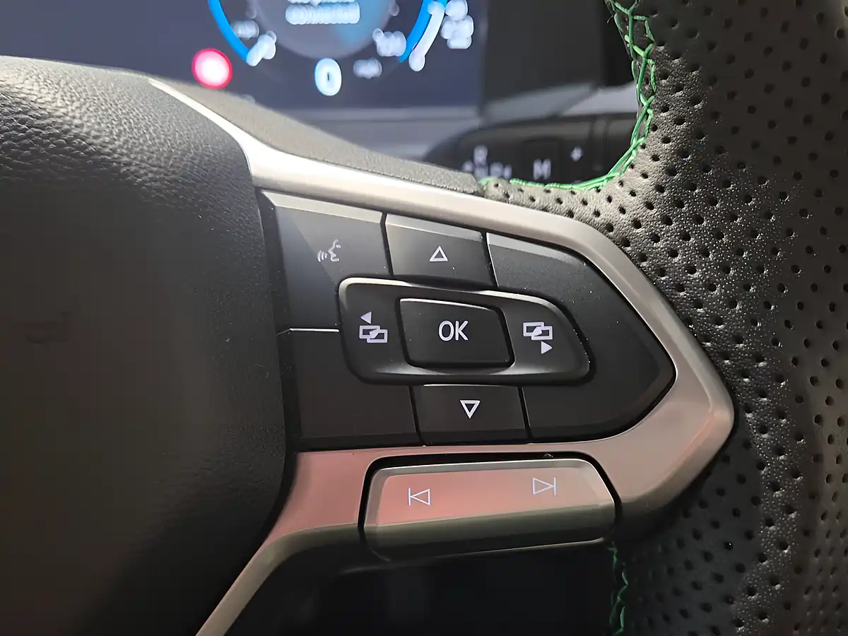 Used 2026 Volkswagen Transporter Sportline 75 Green - Interior and Exterior details 18