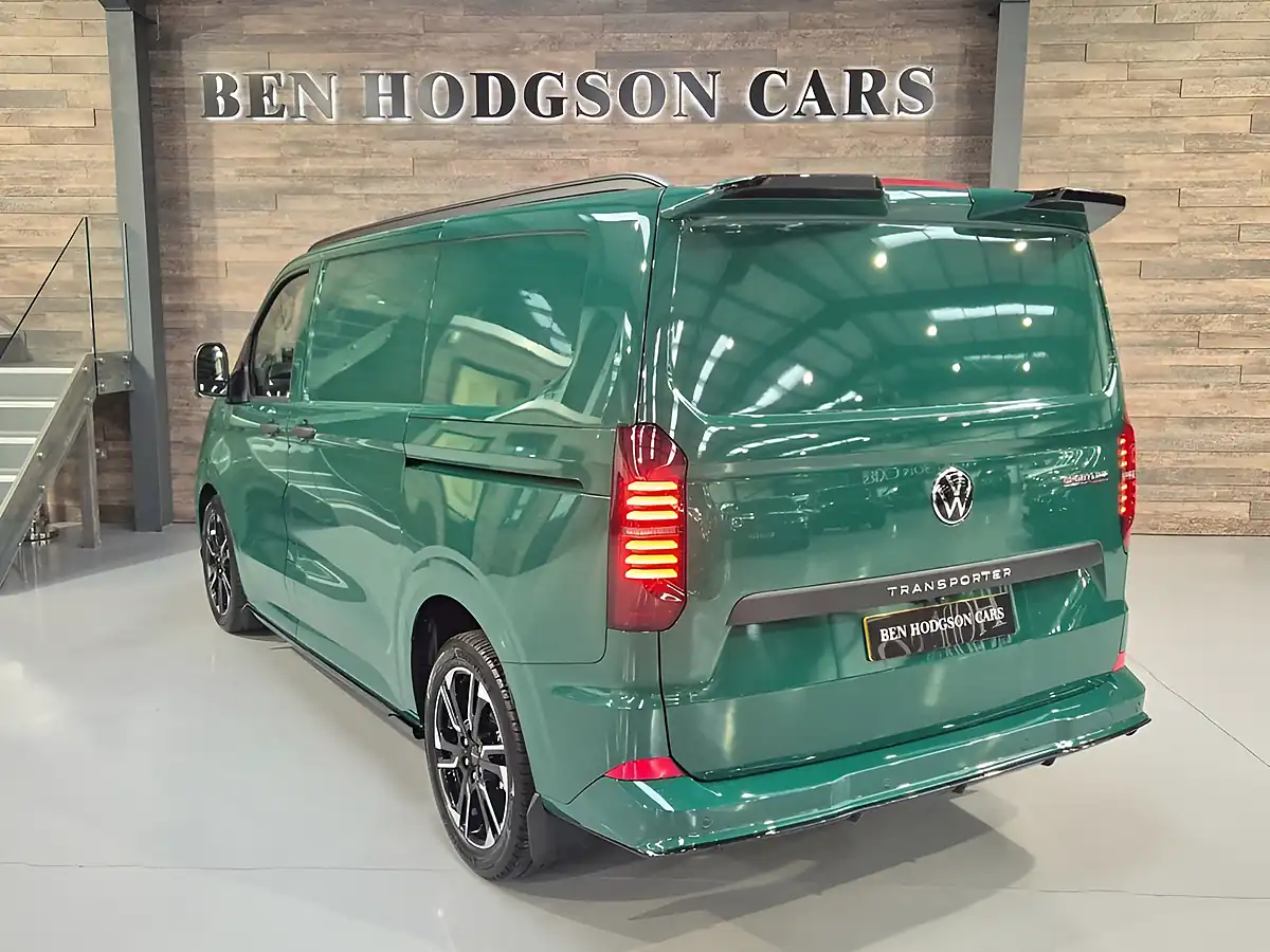 Used 2026 Volkswagen Transporter Sportline 75 Green - Interior and Exterior details 9