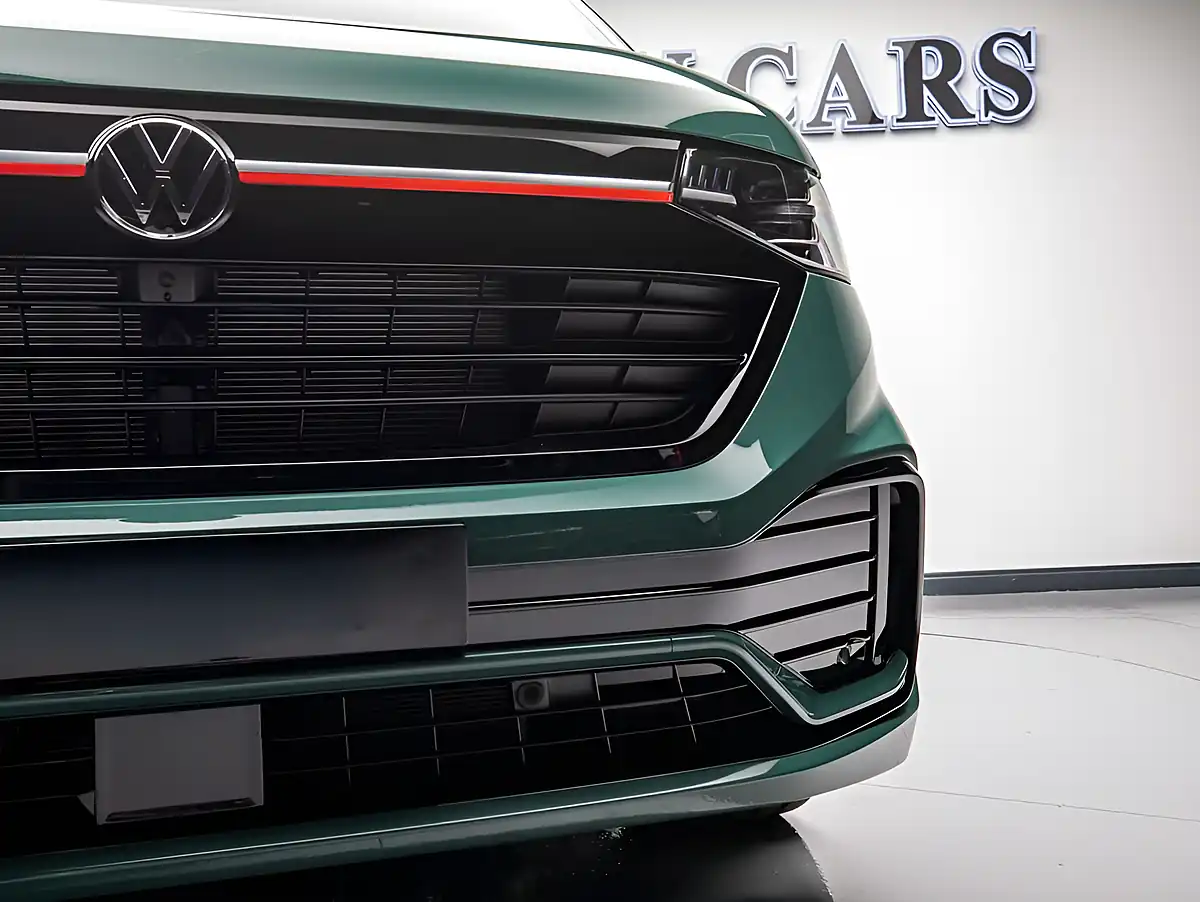 Used 2026 Volkswagen Transporter Sportline Green - Interior and Exterior details 13