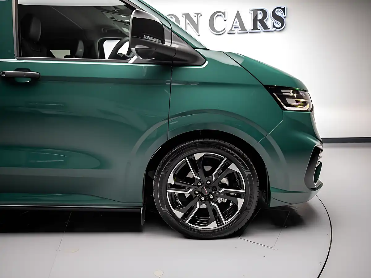 Used 2026 Volkswagen Transporter Sportline Green - Interior and Exterior details 14