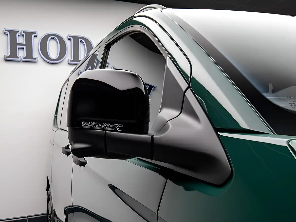 Used 2026 Volkswagen Transporter Sportline Green - Interior and Exterior details 16