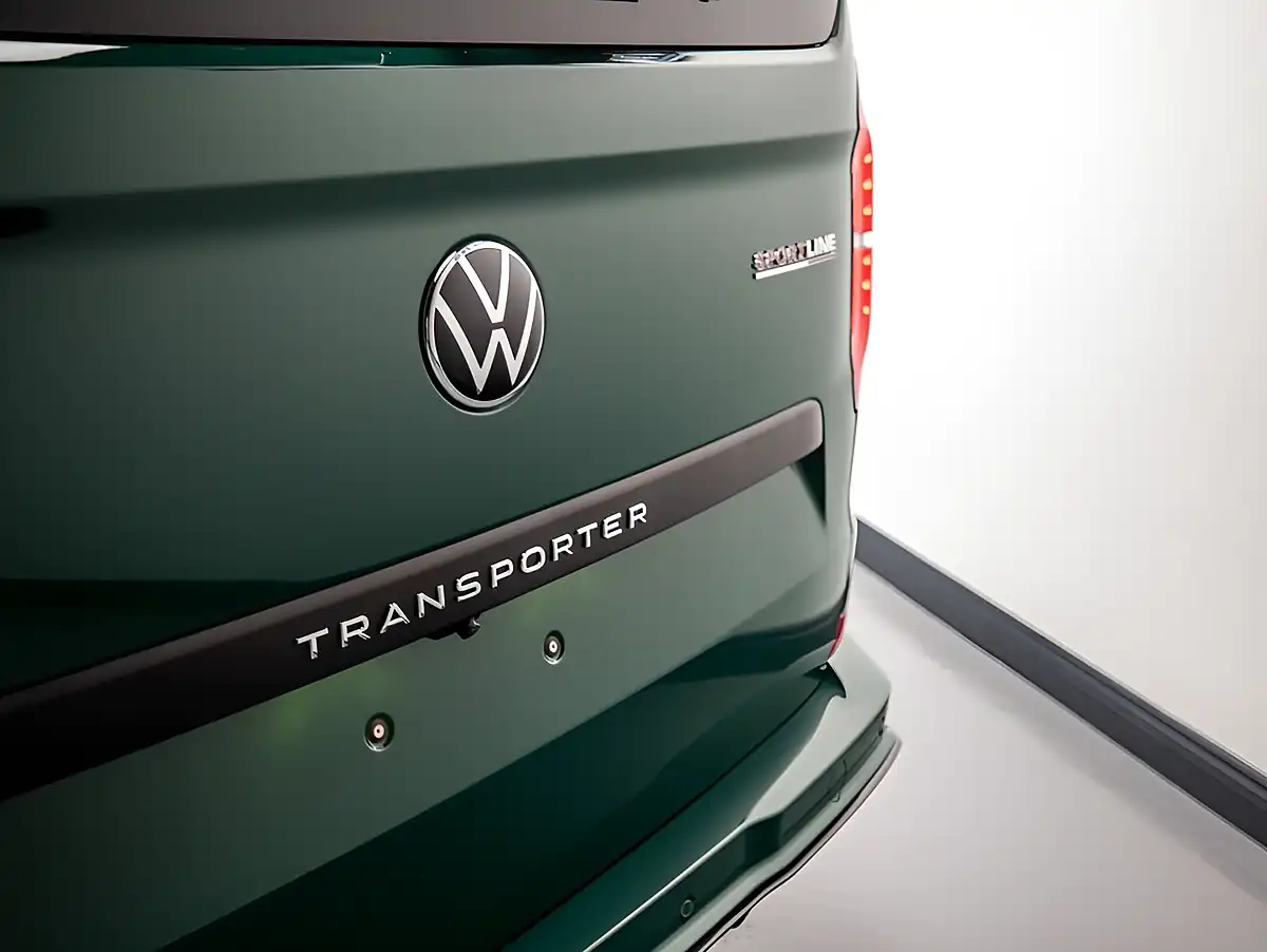 Used 2026 Volkswagen Transporter Sportline Green - Interior and Exterior details 18