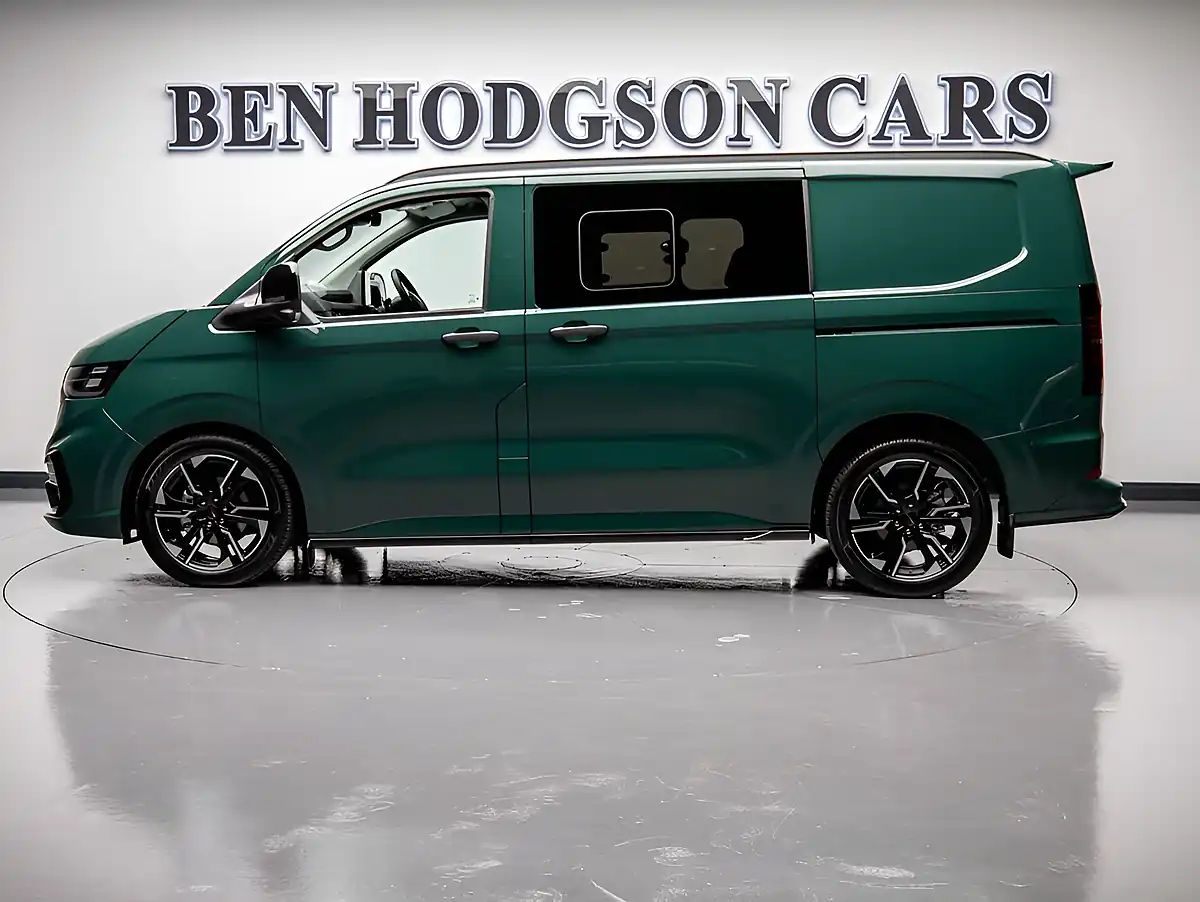 Used 2026 Volkswagen Transporter Sportline Green - Interior and Exterior details 5