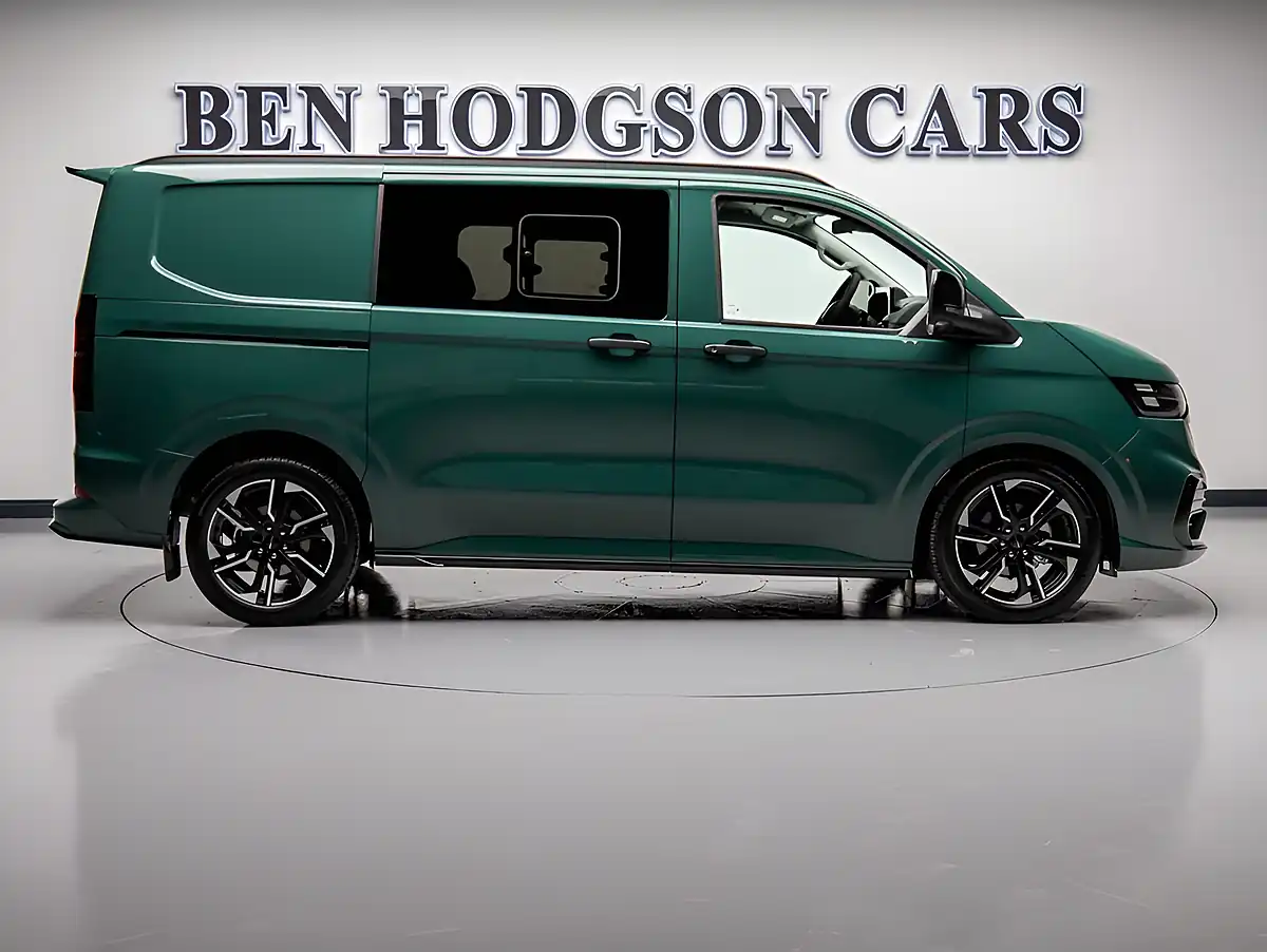 Used 2026 Volkswagen Transporter Sportline Green - Interior and Exterior details 6