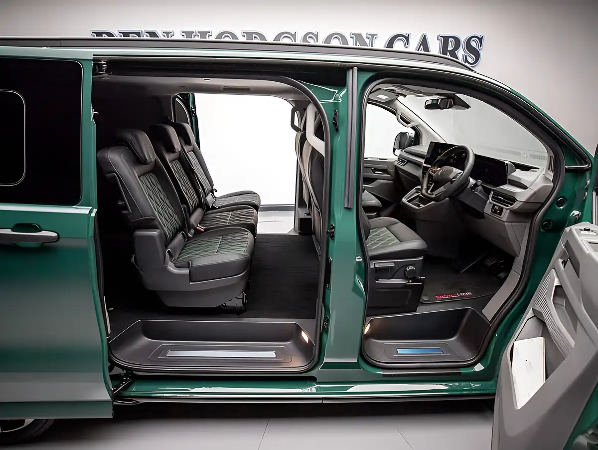 Used 2026 Volkswagen Transporter Sportline Green - Interior and Exterior details 7