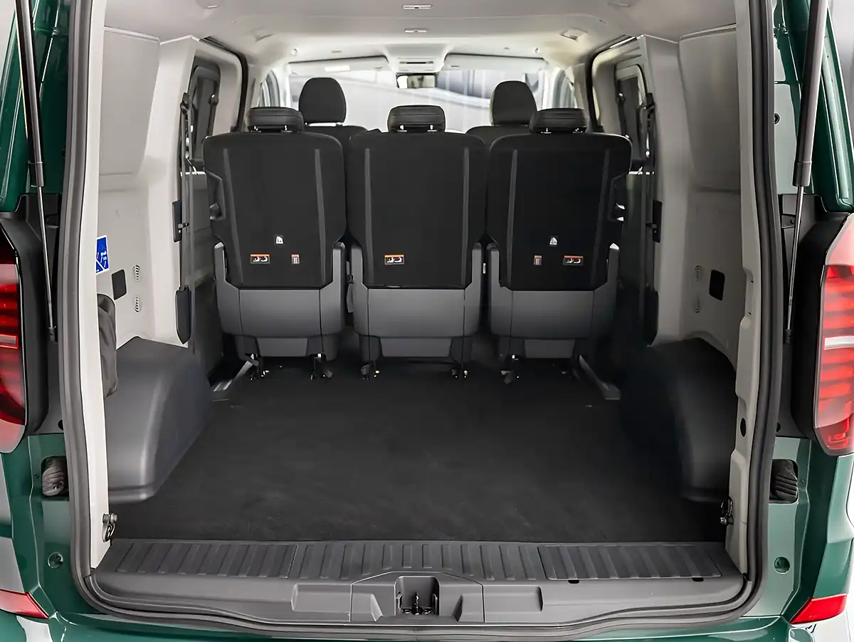Used 2026 Volkswagen Transporter Sportline Green - Interior and Exterior details 9