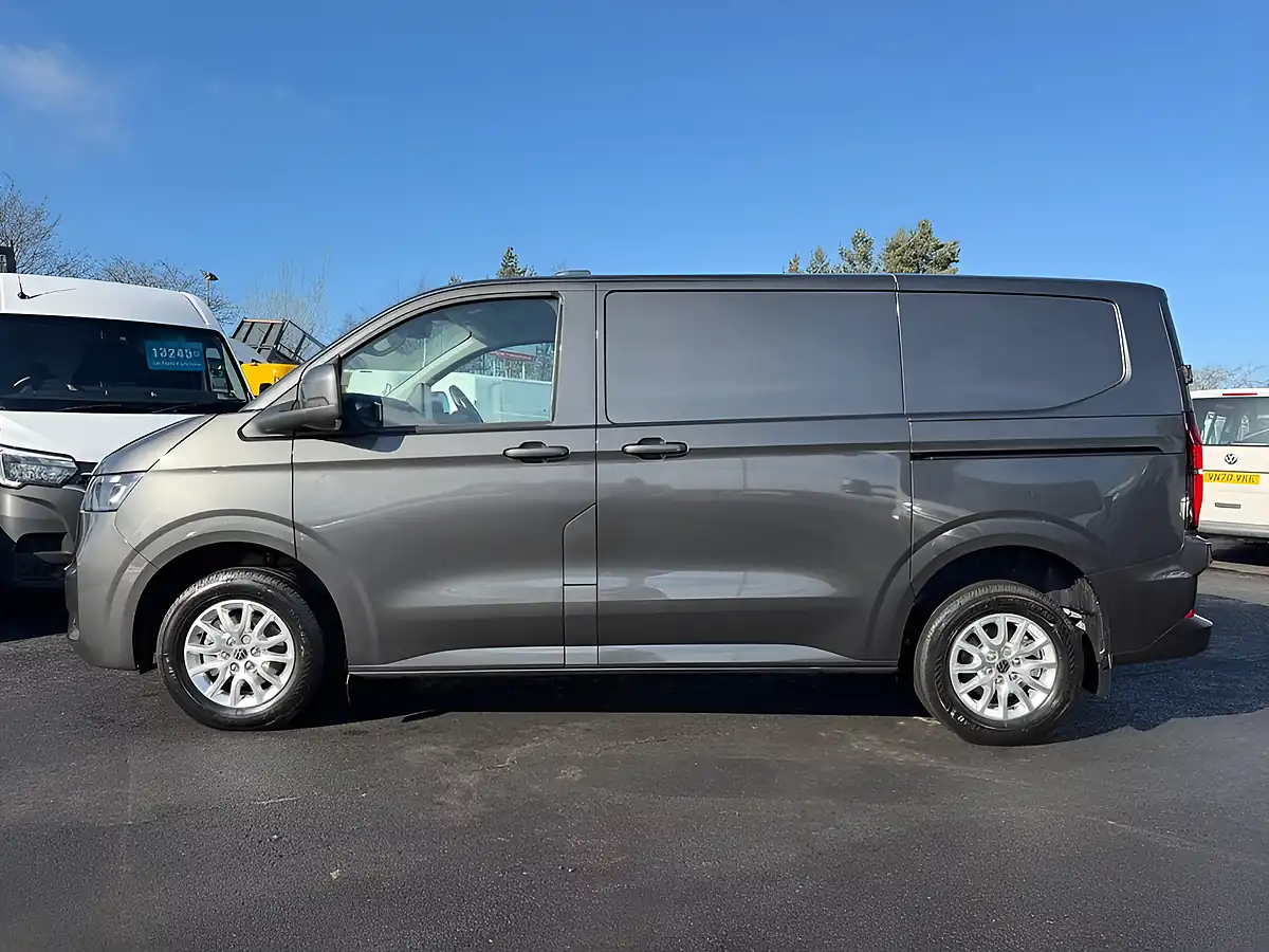 Used 2026 Volkswagen Transporter T28 Commerce Pro Grey - Interior and Exterior details 3