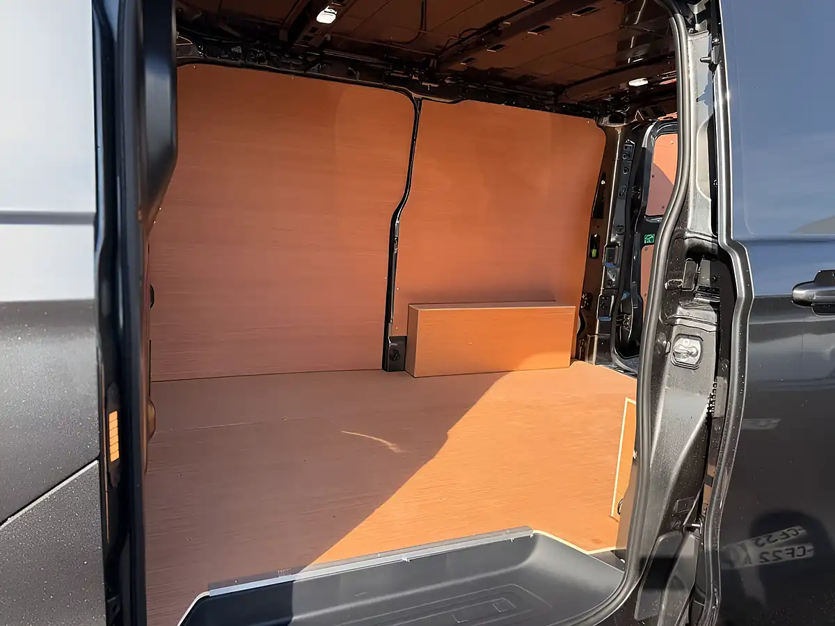 Used 2026 Volkswagen Transporter T28 Commerce Pro Grey - Interior and Exterior details 5