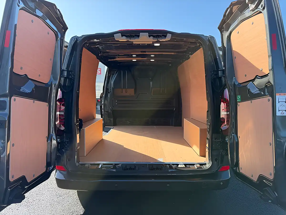 Used 2026 Volkswagen Transporter T28 Commerce Pro Grey - Interior and Exterior details 6