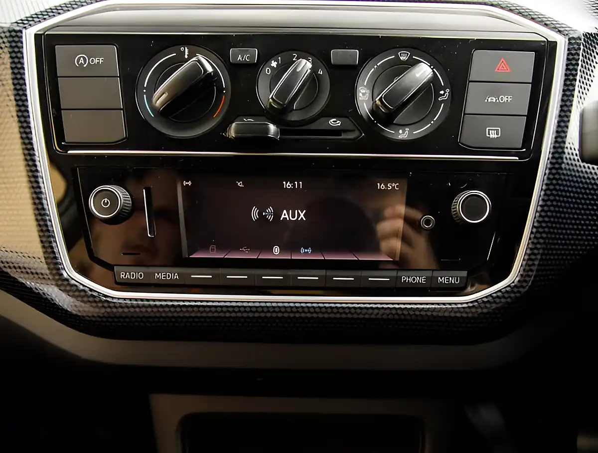 Used 2026 Volkswagen Up Black Edition White - Interior and Exterior details 15