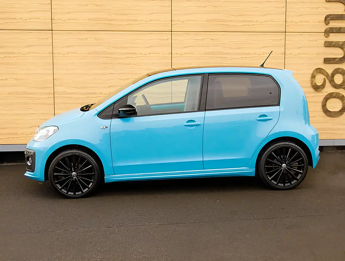 Used 2026 Volkswagen Up R-Line Blue - Interior and Exterior details 10