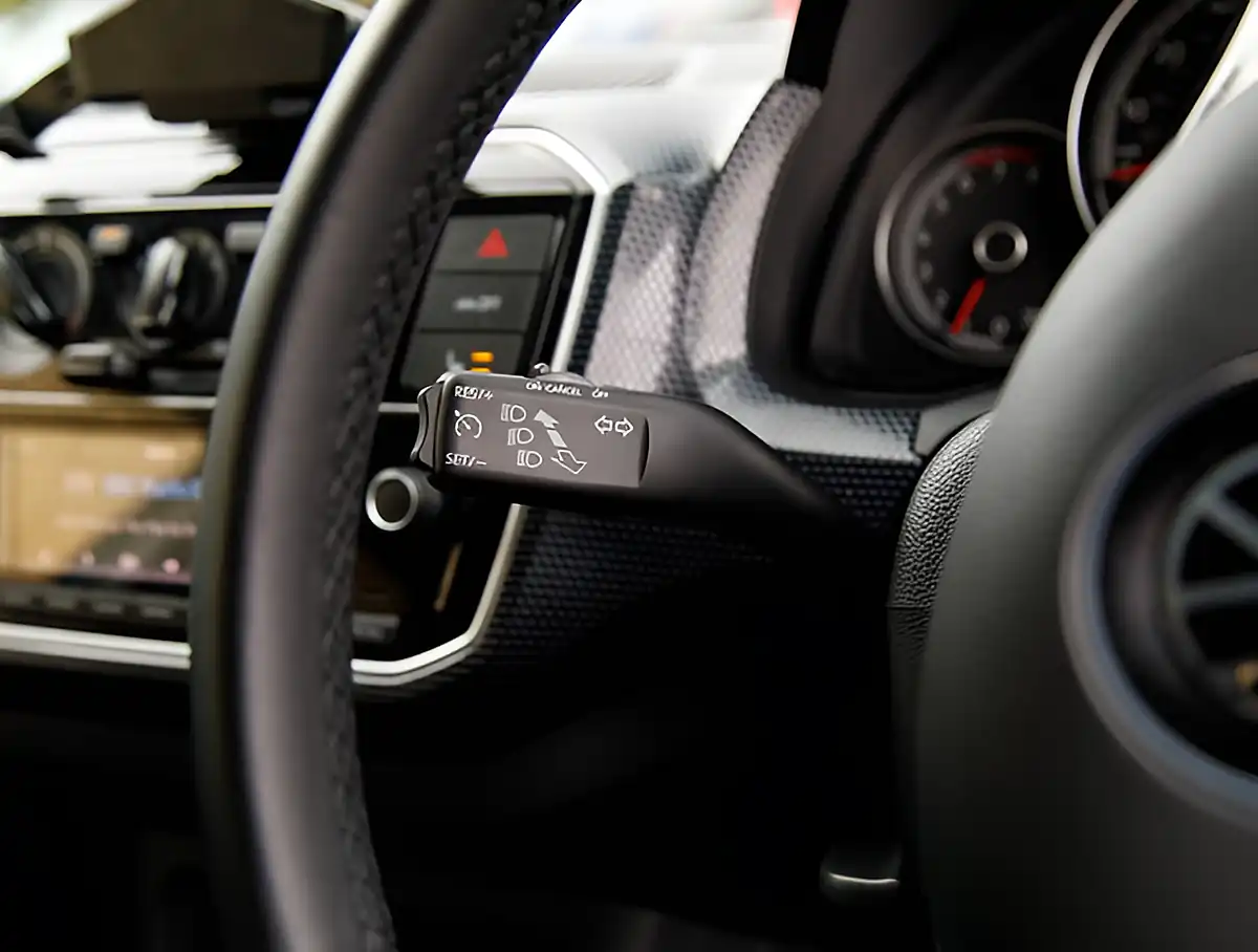Used 2026 Volkswagen Up R-Line Blue - Interior and Exterior details 12