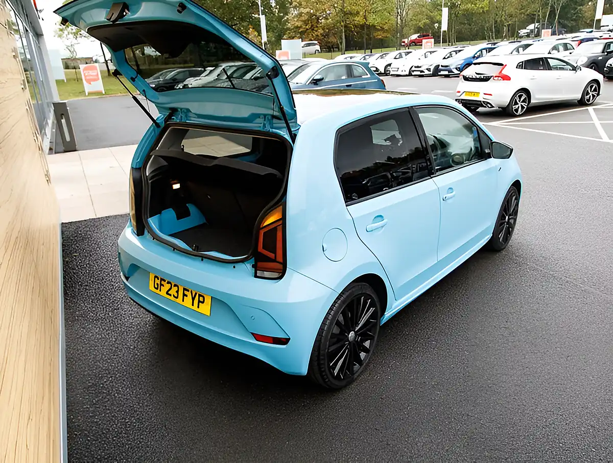 Used 2026 Volkswagen Up R-Line Blue - Interior and Exterior details 20