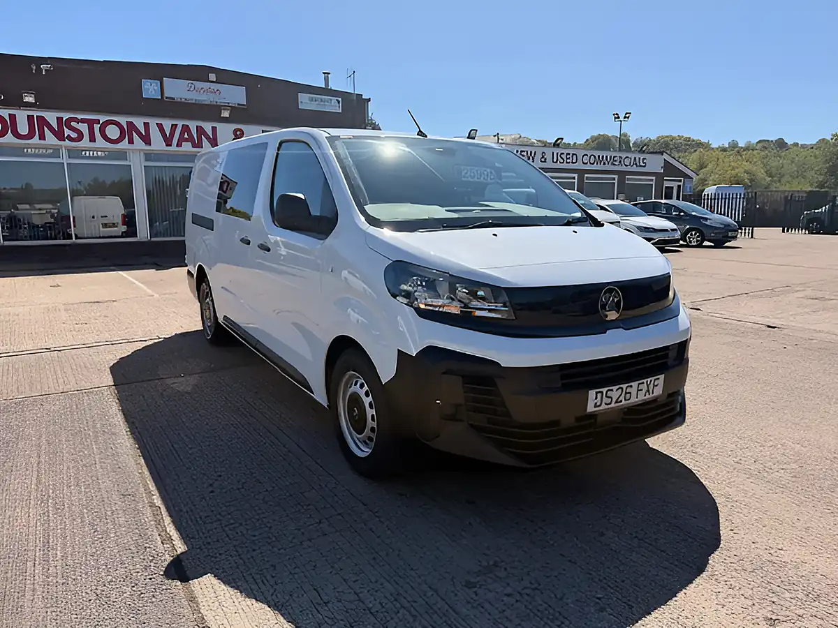 Used 2026 Volkswagen Vivaro Prime Xl Crew Lwb White - Front View