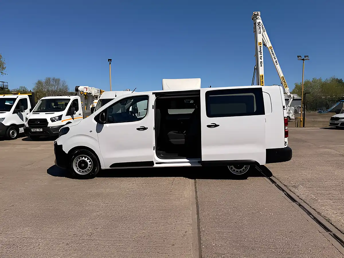 Used 2026 Volkswagen Vivaro Prime Xl Crew Lwb White - Interior and Exterior details 10
