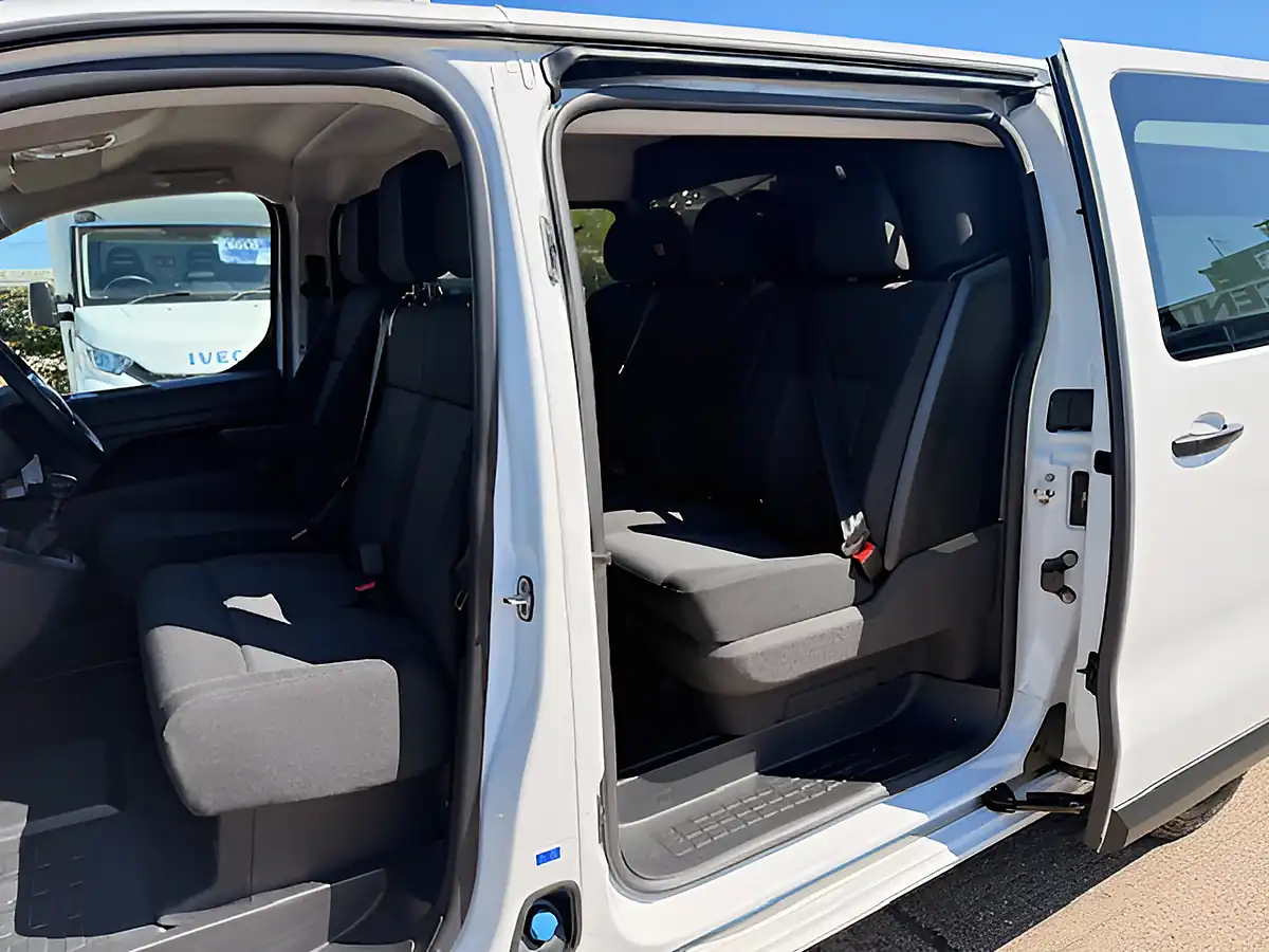 Used 2026 Volkswagen Vivaro Prime Xl Crew Lwb White - Interior and Exterior details 13