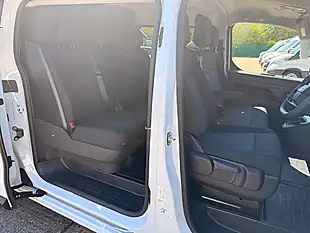 Used 2026 Volkswagen Vivaro Prime Xl Crew Lwb White - Interior and Exterior details 17