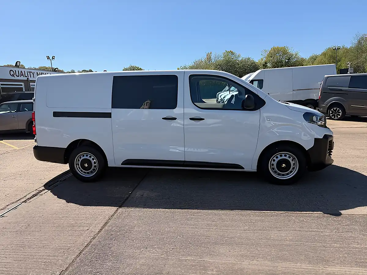Used 2026 Volkswagen Vivaro Prime Xl Crew Lwb White - Interior and Exterior details 2