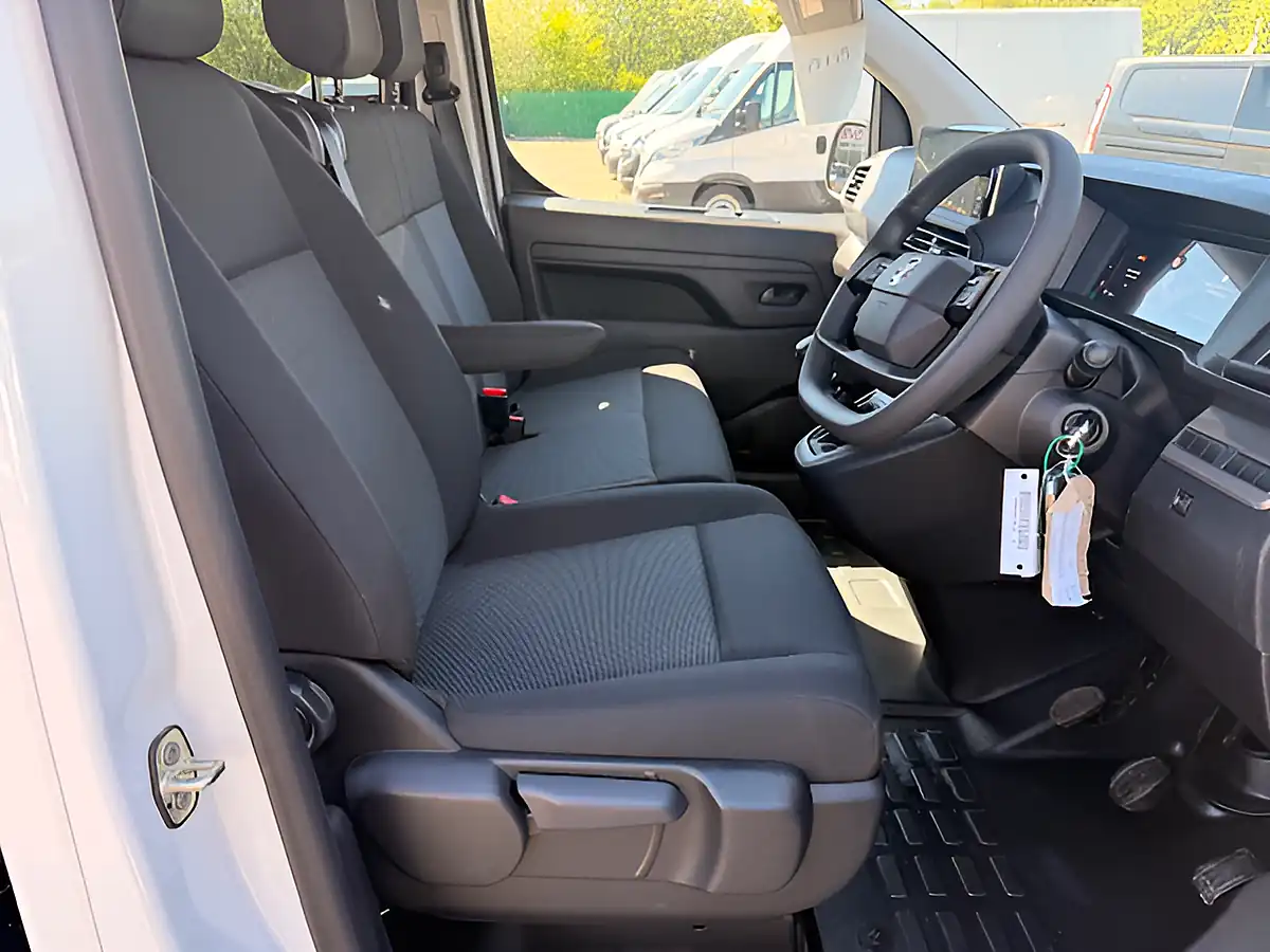 Used 2026 Volkswagen Vivaro Prime Xl Crew Lwb White - Interior and Exterior details 20