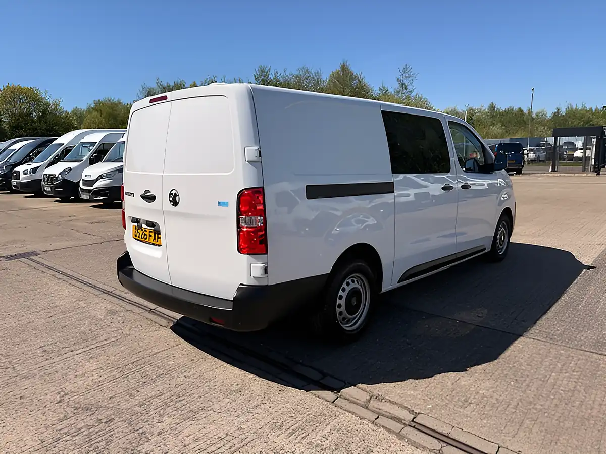 Used 2026 Volkswagen Vivaro Prime Xl Crew Lwb White - Interior and Exterior details 4