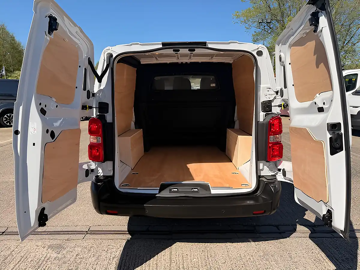Used 2026 Volkswagen Vivaro Prime Xl Crew Lwb White - Interior and Exterior details 6
