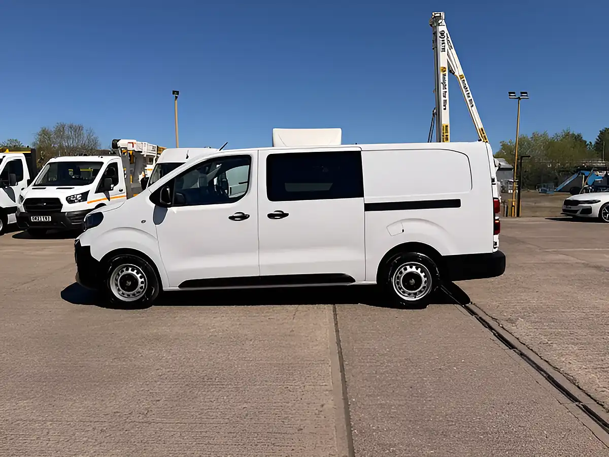 Used 2026 Volkswagen Vivaro Prime Xl Crew Lwb White - Interior and Exterior details 9