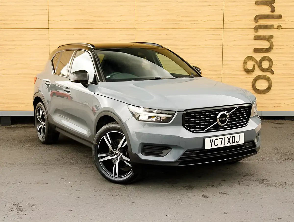 Used 2026 Volvo XC40 R-Design Thunder Grey - Front View
