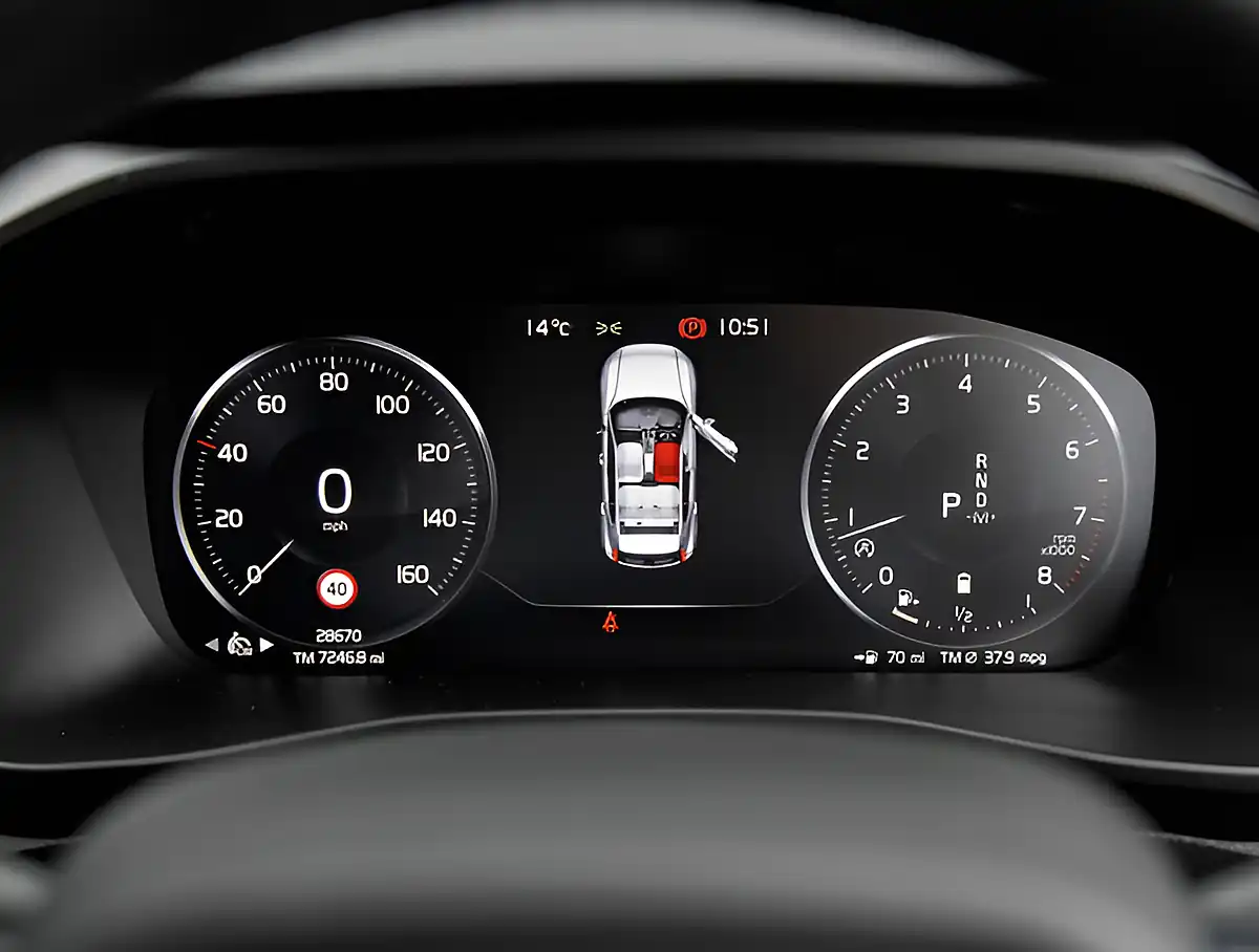 Used 2026 Volvo XC40 R-Design Thunder Grey - Interior and Exterior details 11