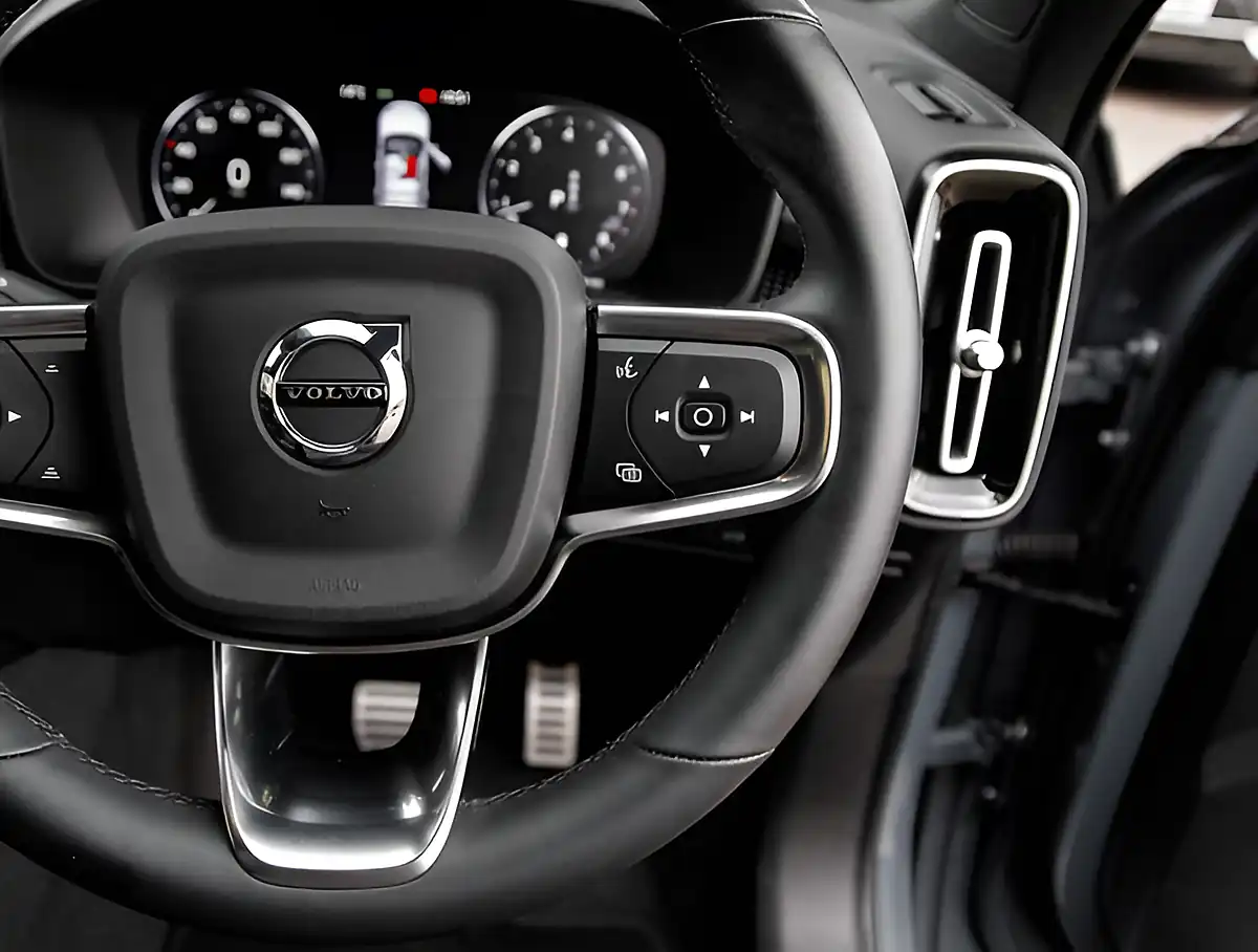 Used 2026 Volvo XC40 R-Design Thunder Grey - Interior and Exterior details 13