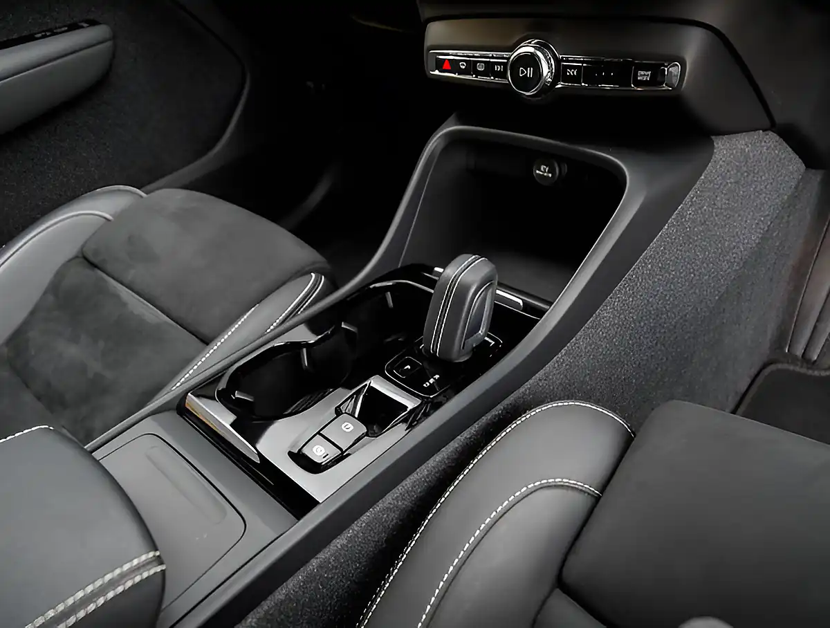 Used 2026 Volvo XC40 R-Design Thunder Grey - Interior and Exterior details 19