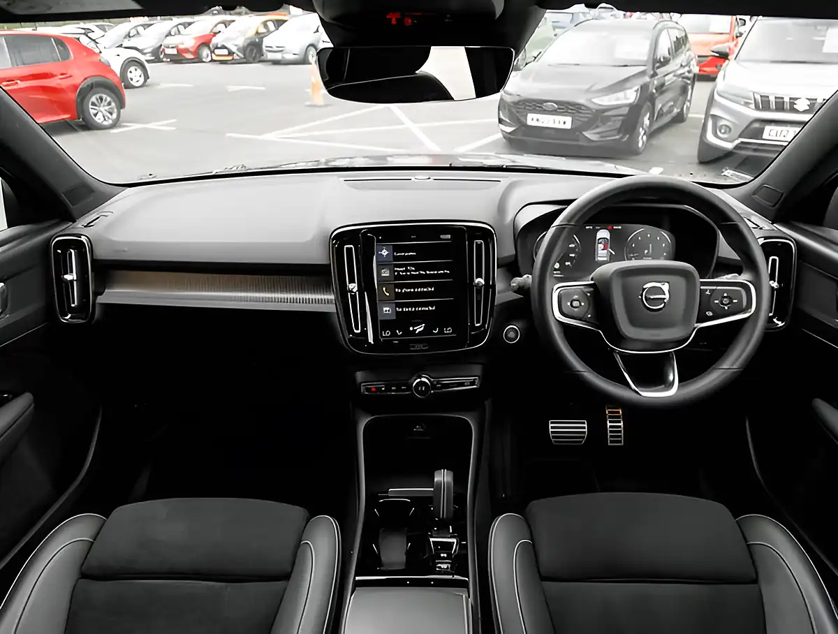 Used 2026 Volvo XC40 R-Design Thunder Grey - Interior and Exterior details 3