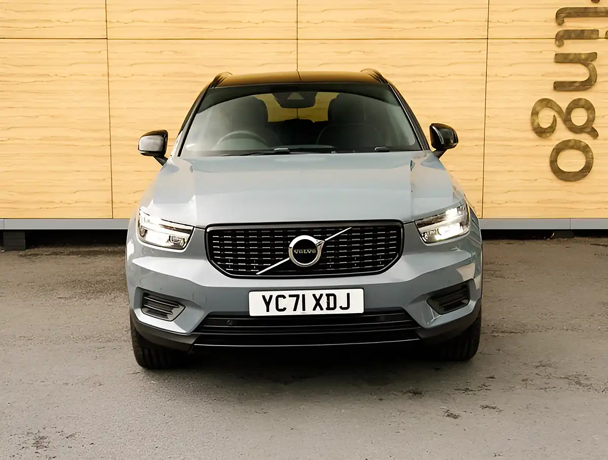 Used 2026 Volvo XC40 R-Design Thunder Grey - Interior and Exterior details 5
