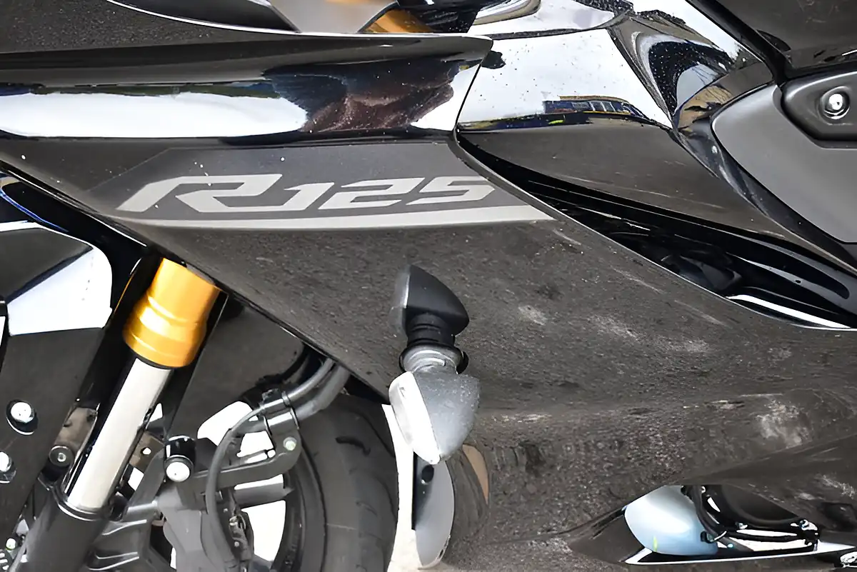 Used 2026 Yamaha R125 Super Sports Black - Interior and Exterior details 12