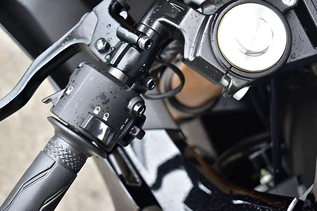 Used 2026 Yamaha R125 Super Sports Black - Interior and Exterior details 15