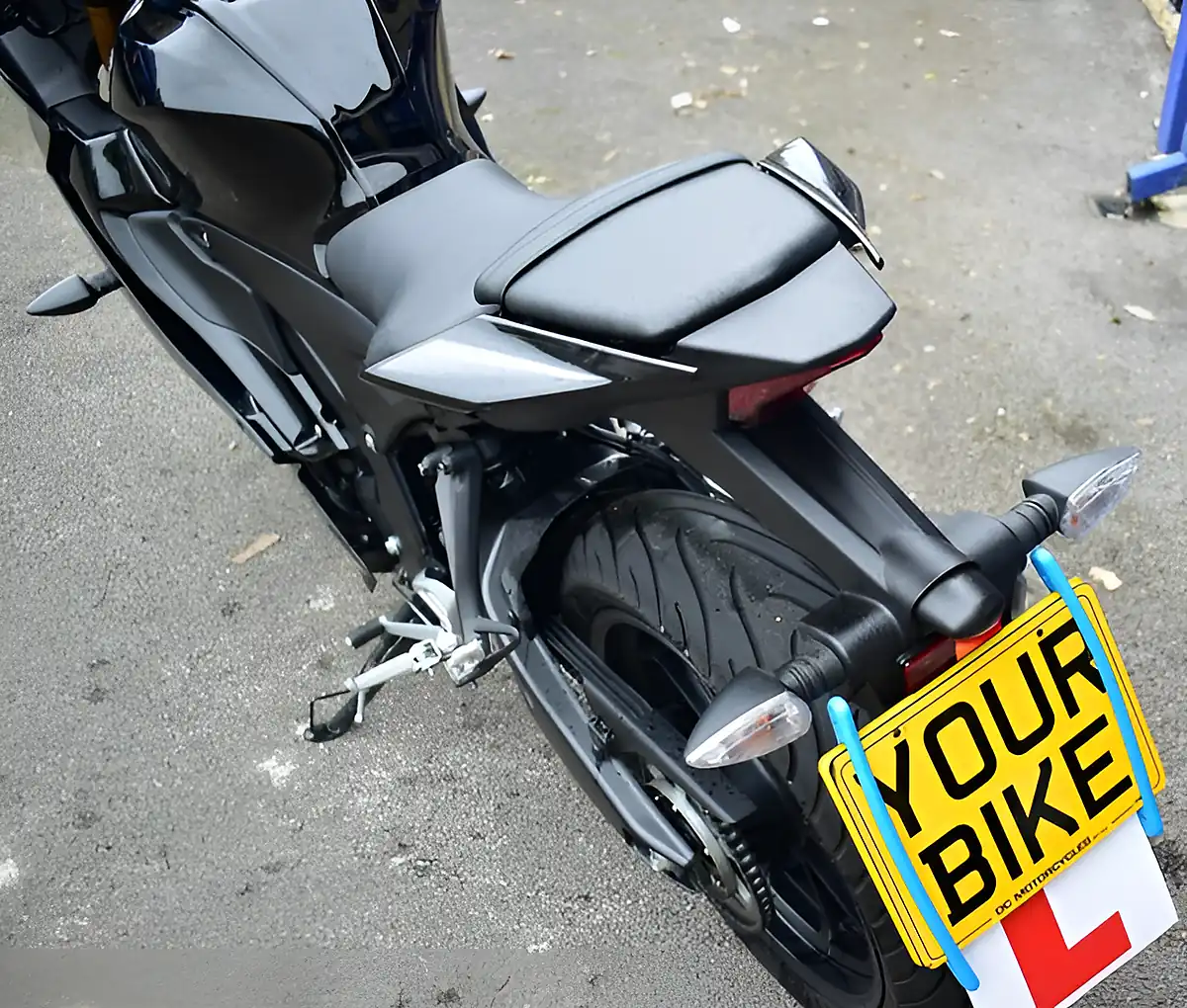 Used 2026 Yamaha R125 Super Sports Black - Interior and Exterior details 17