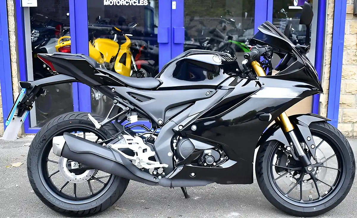 Used 2026 Yamaha R125 Super Sports Black - Interior and Exterior details 5