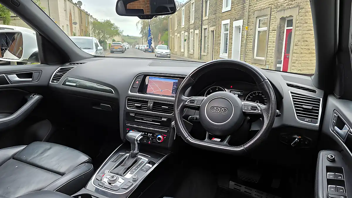 Used 2027 Audi Q5 S Line Plus White - Interior and Exterior details 9