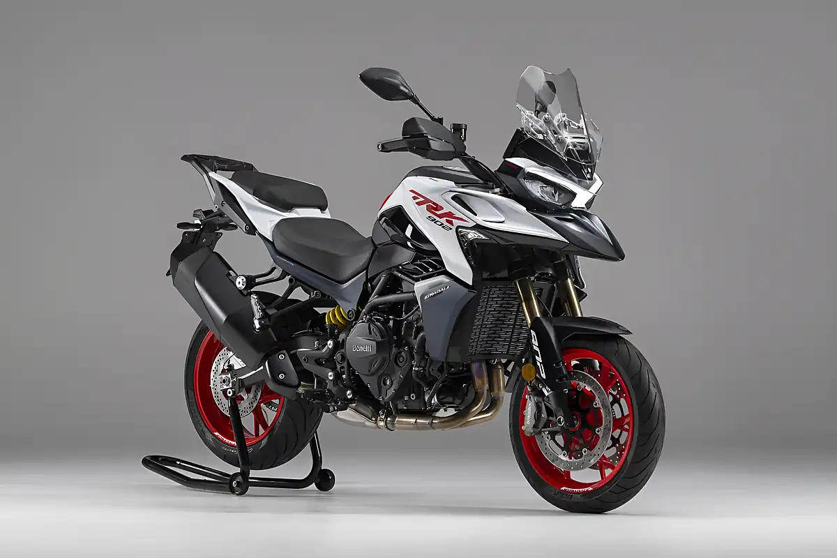 Used 2027 Benelli Trk 902 Stradale Oxide Green - Interior and Exterior details 3