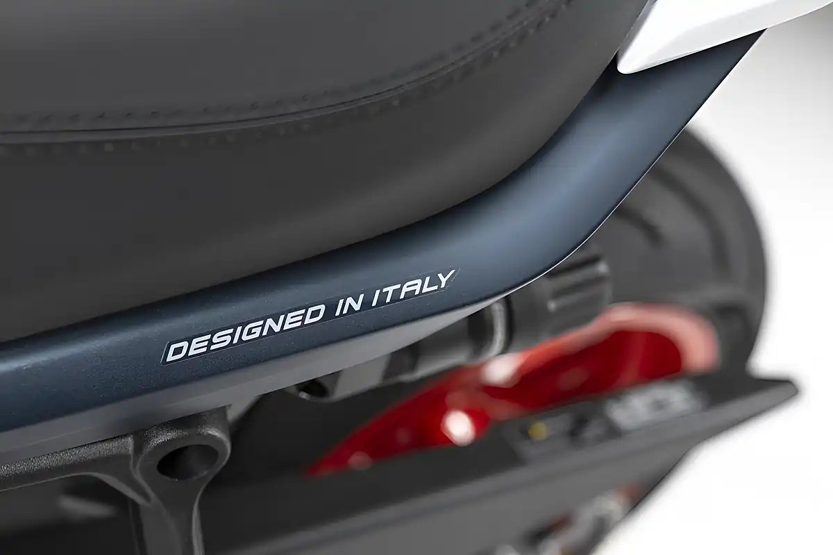 Used 2027 Benelli Trk 902 Stradale Oxide Green - Interior and Exterior details 8