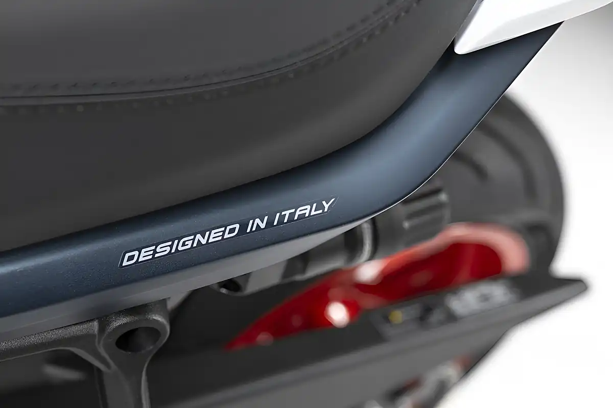 Used 2027 Benelli Trk 902 Stradale Oxide Green - Interior and Exterior details 5