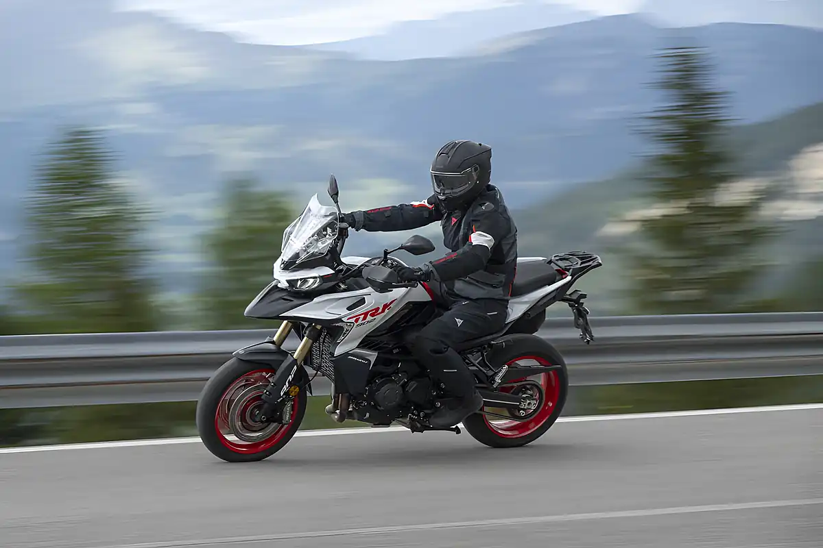 Used 2027 Benelli Trk 902 Stradale Oxide Green - Interior and Exterior details 9