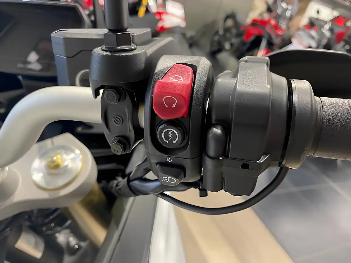 Used 2027 Ducati Desertx - Interior and Exterior details 7