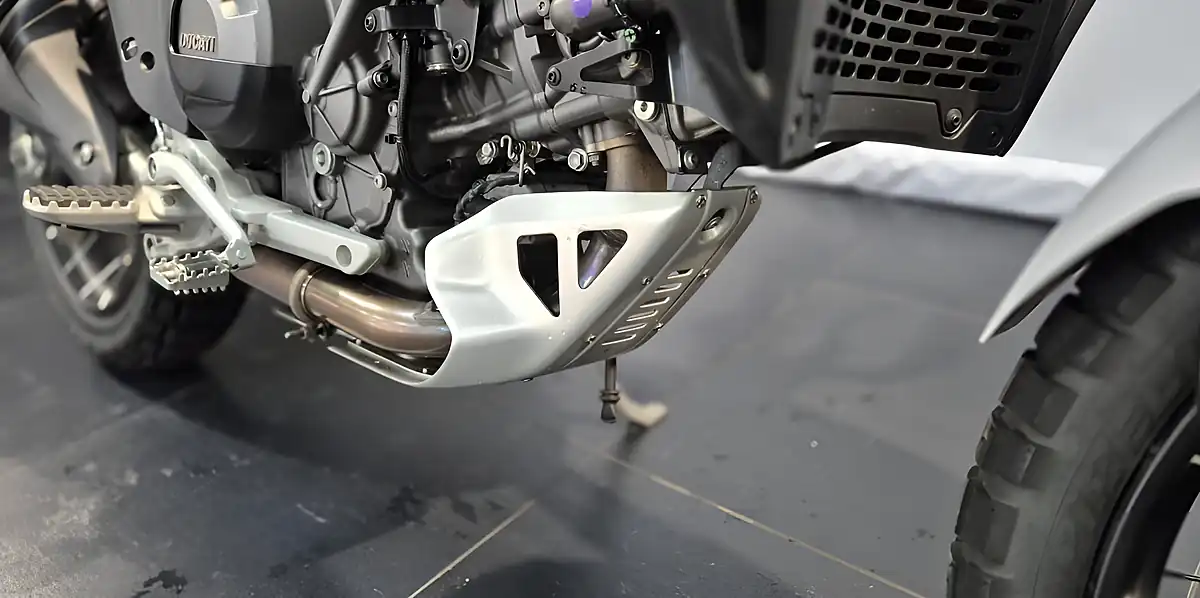 Used 2027 Ducati Desertx V2 - Interior and Exterior details 9