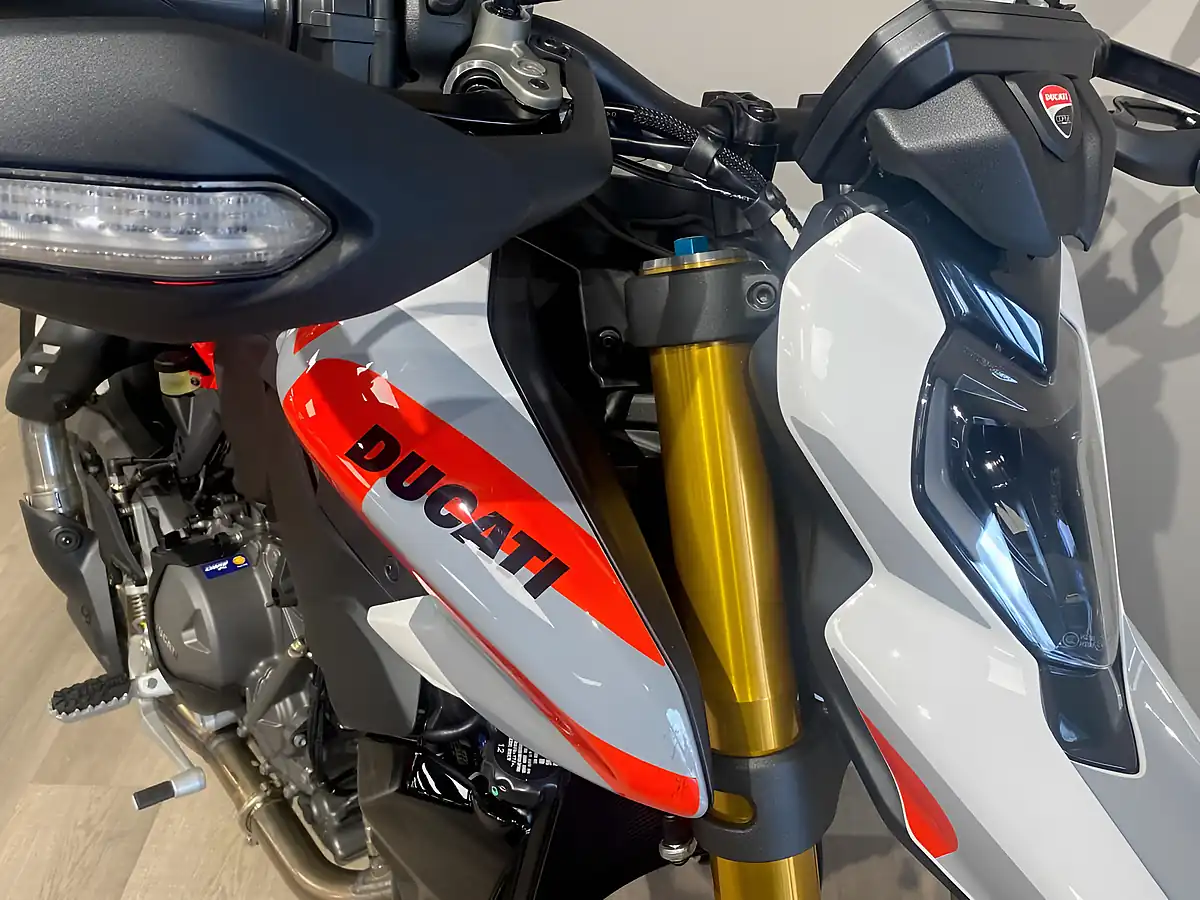 Used 2027 Ducati Hypermotard Sp - Interior and Exterior details 8