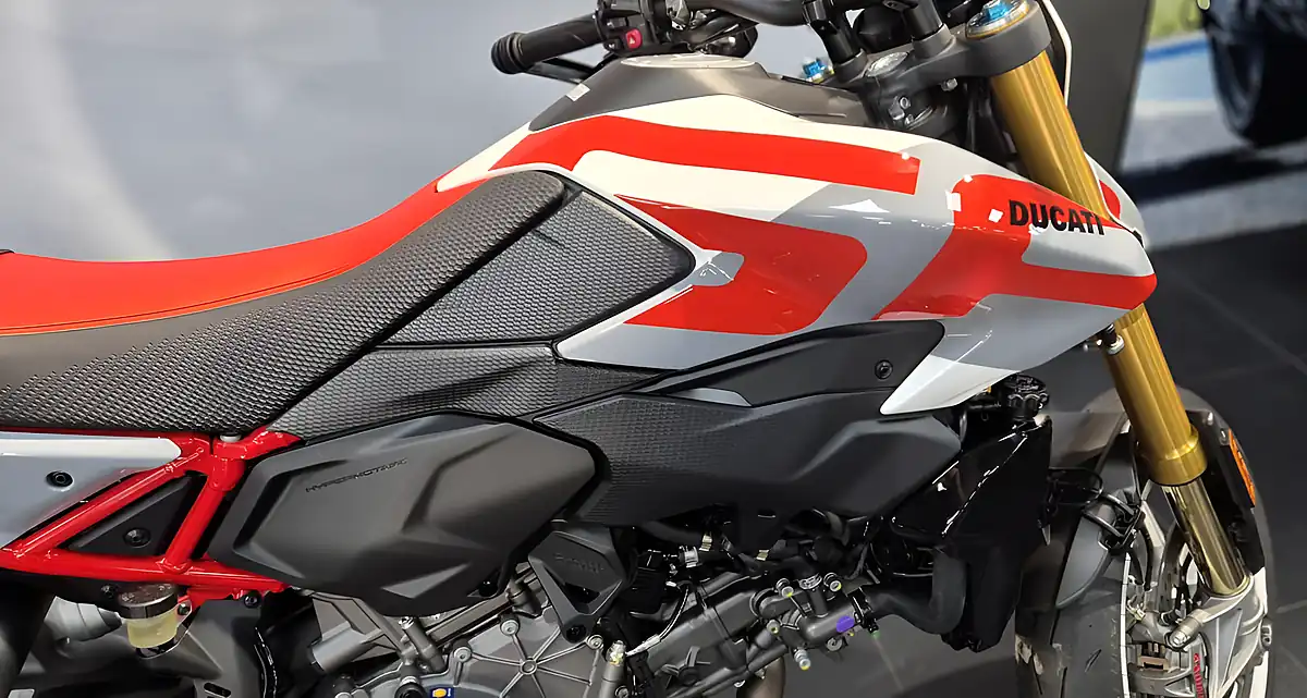 Used 2027 Ducati Hypermotard V2 Sp - Interior and Exterior details 8