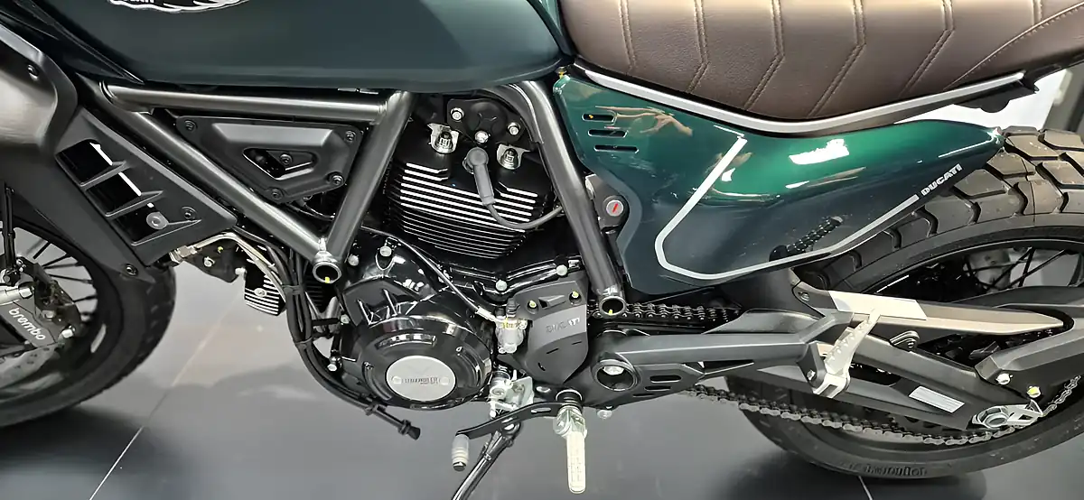 Used 2027 Ducati Scrambler Nightshift Emerald Green - Interior and Exterior details 16