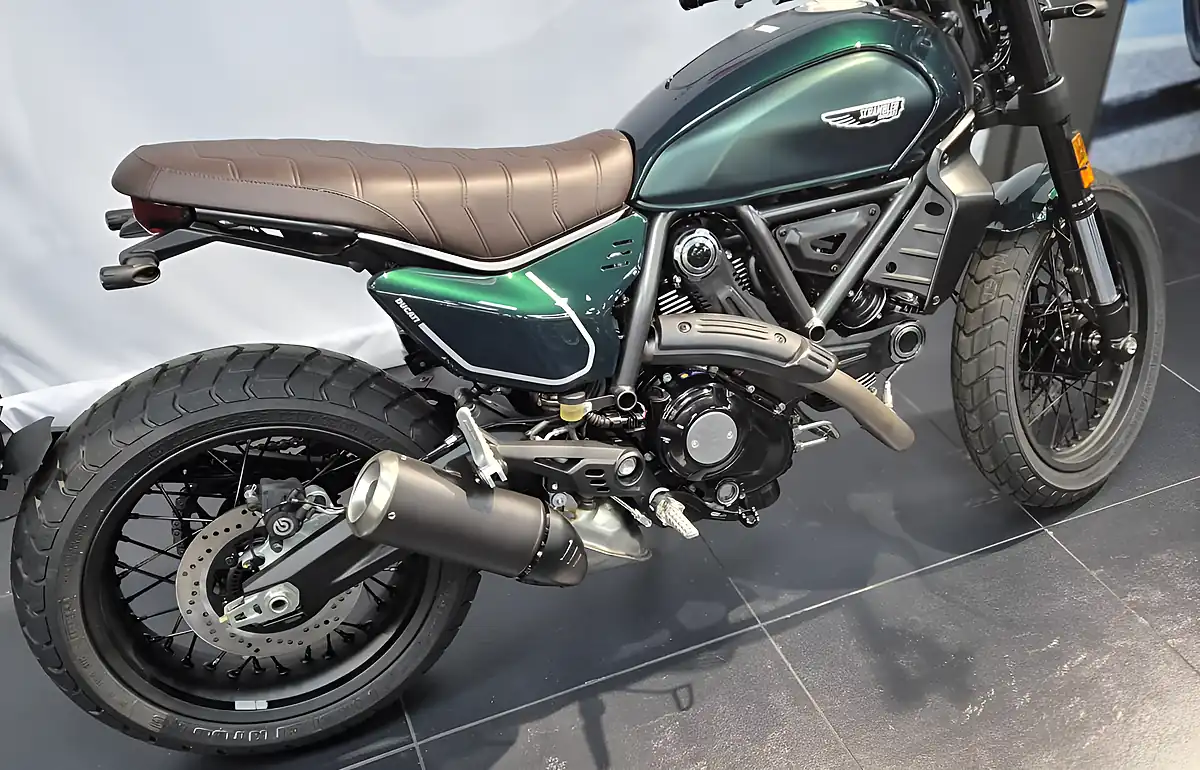Used 2027 Ducati Scrambler Nightshift Emerald Green - Interior and Exterior details 2